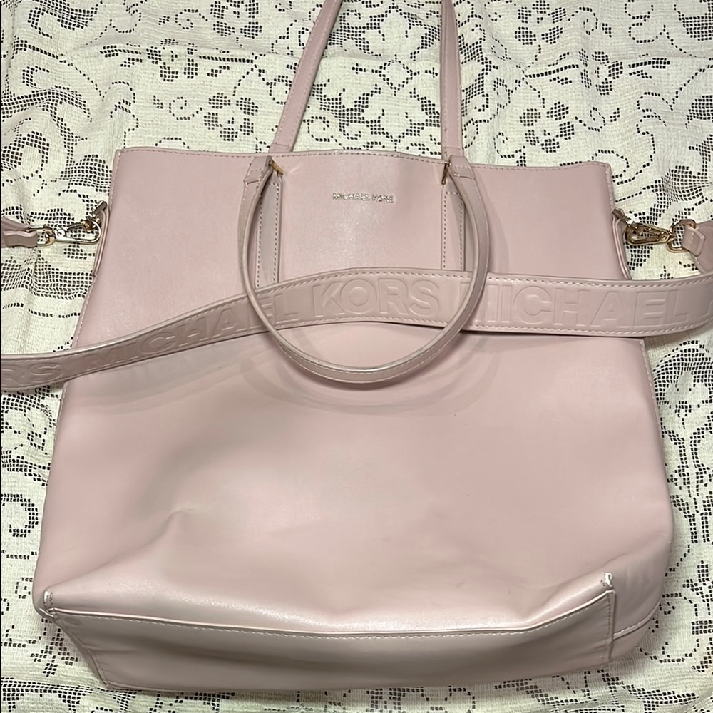 Michael Kors Pink Tote Bag with Elegant Design